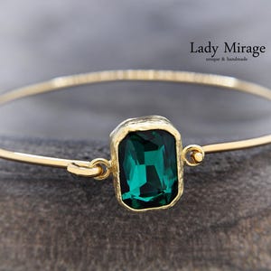 Gold-Plated Bangle with Emerald Green Crystal Stone – May Birthstone, Meaningful Jewelry, Easy to Open, Bridal Jewelry, Gift for Her