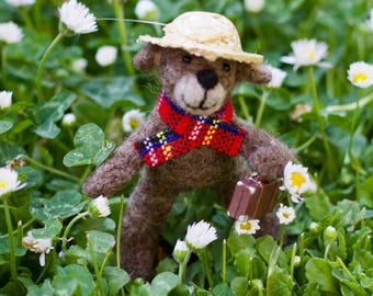 Teddy Bären im Sommer, handgefilzt, als Reise-Bär mit Koffer