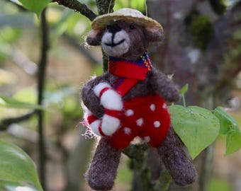 Teddy Bären im Sommer, handgefilzt, als Schwimmer mit Badehose und Schwimmring