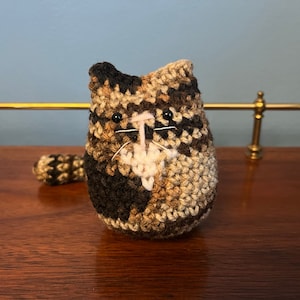 Peluche de gatito amigurumi de ganchillo de lujo personalizado