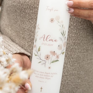 Świeca do chrztu Floral Alma - z delikatnym wiankiem kwiatowym w kolorze starego różu dla dziewczynek