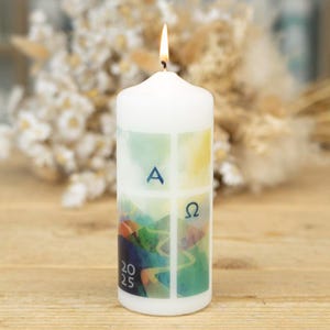 Osterkerze Alpha und Omega - Landschaft und Kreuz - inkl. Grußkarte + Geschenkbox! Kostenloser Versand in 2-4 Werktagen!
