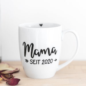 Tasse Mama seit Becher Jahreszahl Name personalisiert Handlettering handbemalt image 1