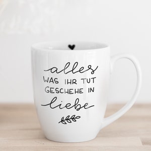 Tasse Jahreslosung 2024 Becher Alles was ihr tut geschehe in Liebe Name personalisiert Handlettering handbemalt Bibelvers christlich image 1