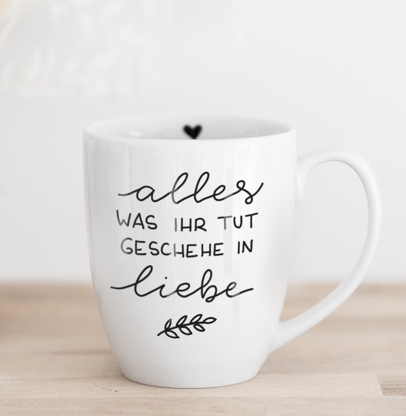 Tasse Jahreslosung 2024 Becher Alles was ihr tut geschehe in Liebe Name personalisiert Handlettering handbemalt Bibelvers christlich image 1