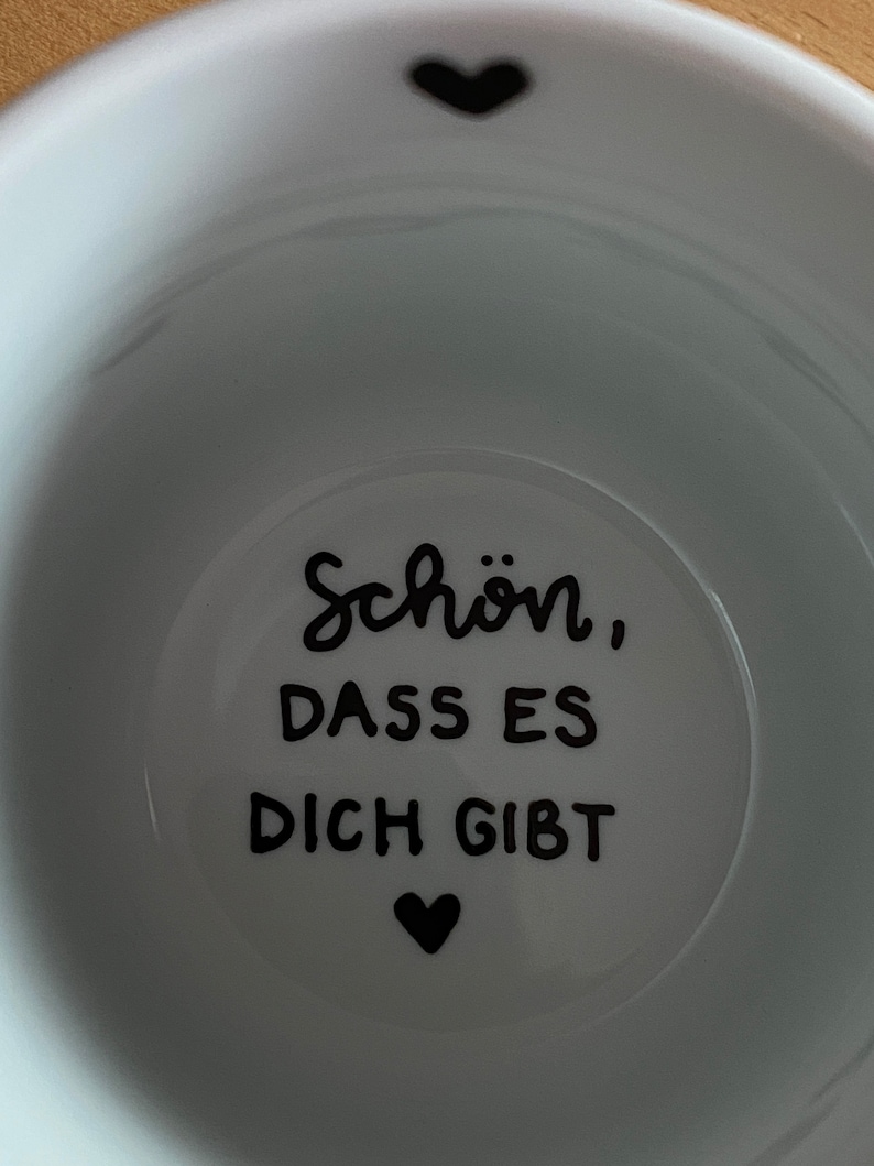 Tasse mit Botschaft innen Schön, dass es dich gibt Becher Tassenboden mit Überraschung Name personalisiert Handlettering handbemalt Bild 4