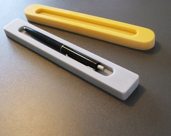 Stiftablage in der Farbe: grau, weiß oder gelb
