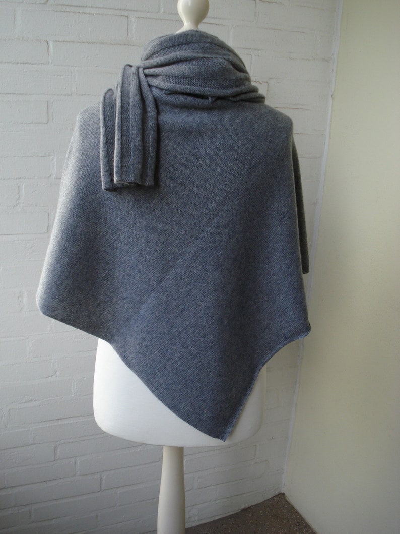 Kleiner Poncho aus 100% Cashmere, 20 Farben, gestrickt, Cape, Überwurf, Schulterwärmer, wärmend, Bild 4