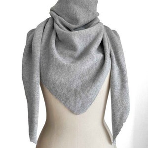feather-light triangular scarf, virgin wool / cashmere, shawl, scarf, knitted, warm, soft, man, woman,