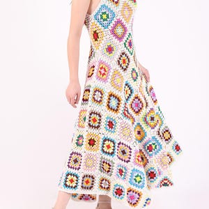 Grandma Square Häkelkleid: Handgemachtes Boho Festival Outfit aus 100% Baumwolle