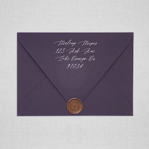 Envelopes de casamento roxos escuros | Envelopes com aba pontiaguda