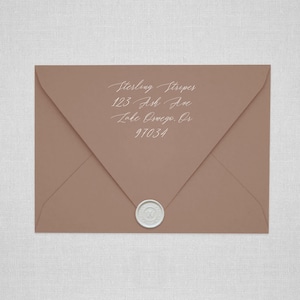 Envelopes com aba Euro em nobuck marrom | Envelopes com aba pontiaguda marrom claro