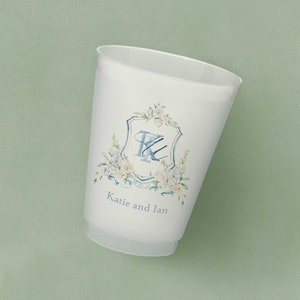 Katherine Cups / Tazza di plastica con stemma floreale ad acquerello e monogramma