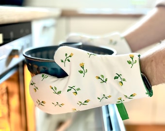 Ofenhandschuh mit gelben Röschen und grünem Innenstoff