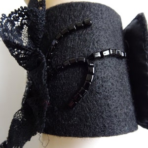 Filzarmband, Gothikarmband, bestickt, Bildapplikation, schwarze Spitze, schwarz, Manschettenarmband, Bracelet, Bild 6