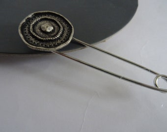 Cloth pin, kilt pin, hat pin, scarf pin, lapel pin, metal pin, silver-colored metal button, surprise gift, souvenir,