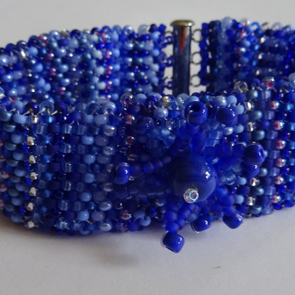 Fädelarmband, Peyotestich, Beadwork, Armschmuck, Blau, Schiebeverschluß, Armband,