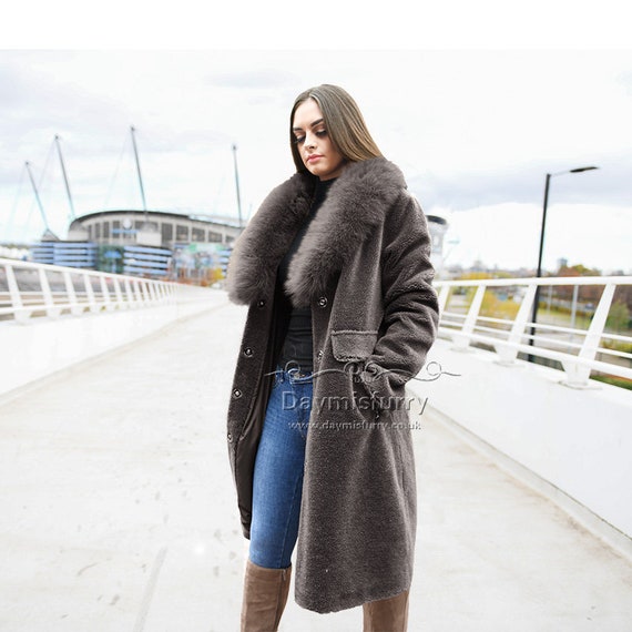 Fur Caravan Cashmere Coat with Raccoon Fur Collar