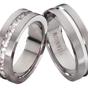 Wedding rings engagement rings titanium carrée with desired engraving