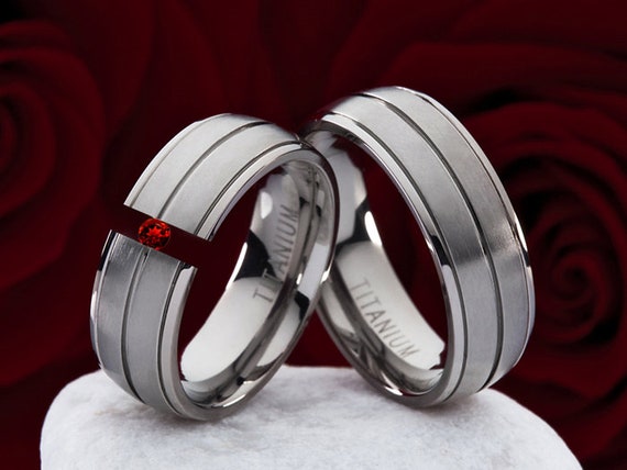 Alliances anneaux de mariage anneaux en titane anneaux avec grenat