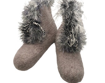 Felt slippers - high shape with decorative edge