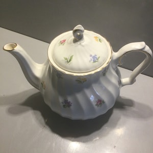 Vintage Floral Sadler Teapot