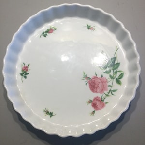 christineHolm Porcelain Pie Quiche Dish made in China with Beautiful Rose Pattern 25 cm
