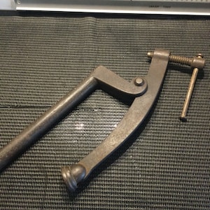 vintage work bench clamp / vice