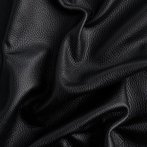 DIYプロジェクトに最適なプレミアムレザーシート。漆黒色（PANTONE 19-0303TPG）、サイズ12インチ×12インチ。100%アメリカ製タンナー使用。