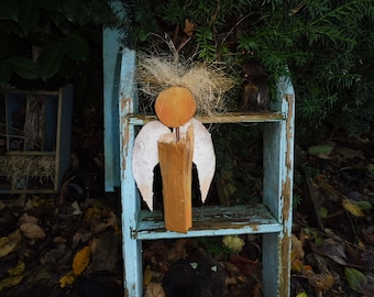 Holzengel und Glücksbringer, Schutzengel mit weißen Flügeln, Schutzengel aus verschiedenen Hölzern, Glücksbringer aus Holz, Guardian Angel