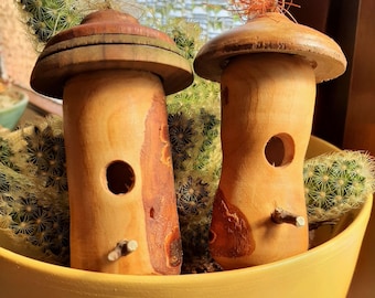 Turned bird houses in small format, decorative wooden bird houses, gifts for the garden, decoration ideas for the winter garden, bird house