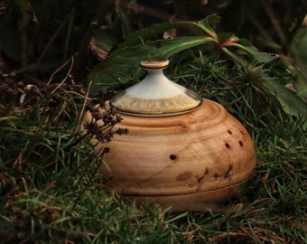 Turned oak box with porcelain lid, turning art and wooden boxes, elegant oak box with porcelain lid, jewelry storage