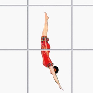 Könnte beinhalten: Illustration eines Tauchers in einem roten Badeanzug mit farbenfrohem Muster, der sich im Sprung befindet. Der Körper des Tauchers ist nach unten abgewinkelt, mit ausgestreckten Armen und hochgestreckten Beinen. Das Bild ist vor weißem Hintergrund.