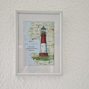 Handgemaltes Aquarellbild mit dem Leuchtturm Büsum auf Landkarte gemalt - komplett im Rahmen