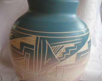 Vaso in ceramica con firma