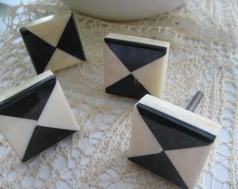 quadratische schwarze kabinettknöpfe vintage vier quadratische möbelknöpfe schubladen etsy quadratische schwarze kabinettknöpfe vintage vier quadratische möbelknöpfe schubladen etsy