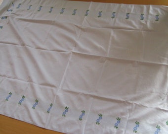 Tischdecke in einem zarten blau, Landhausstil, 1m x 1,60m