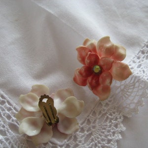 Ohrclips, Blütenohrclips, Vintageschmuck, alter Modeschmuck Bild 3