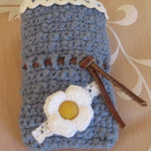 Case, bag in blue with flowers, crocheted image 4