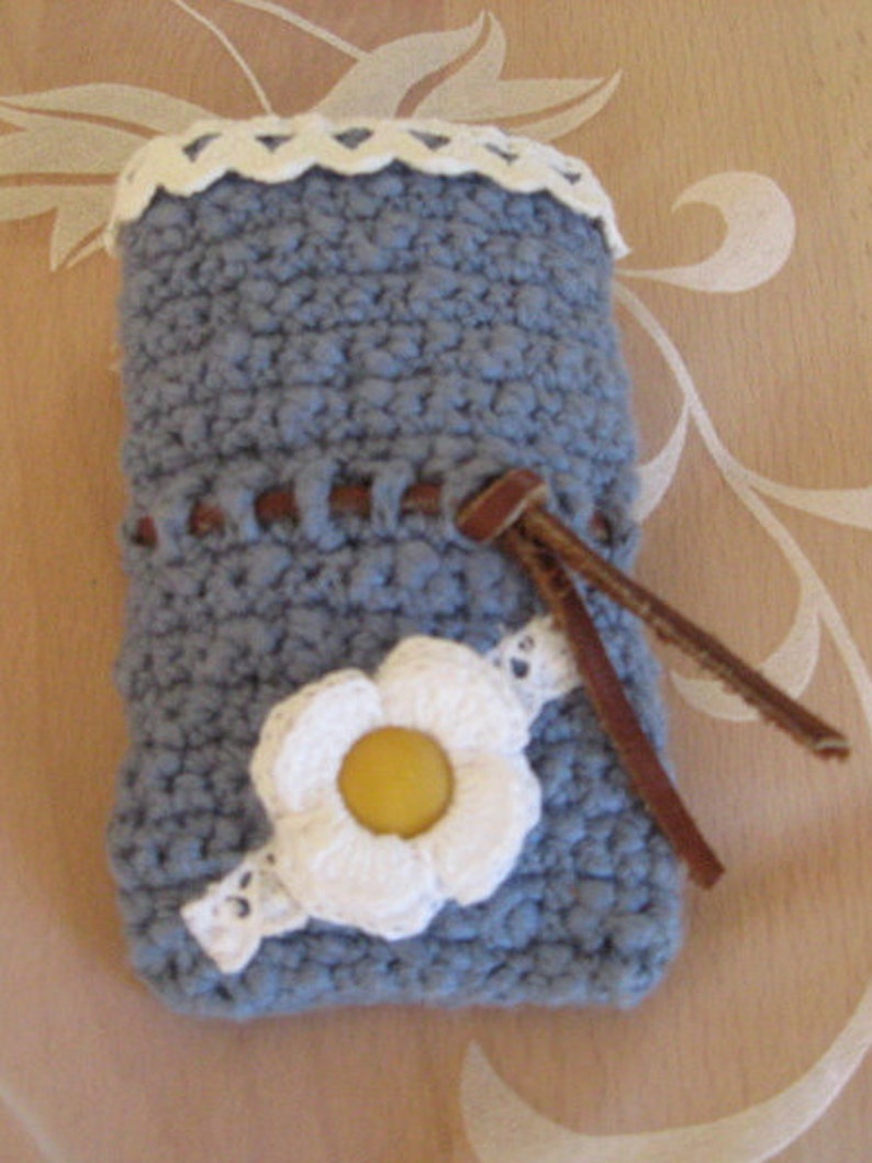 Case, bag in blue with flowers, crocheted image 4