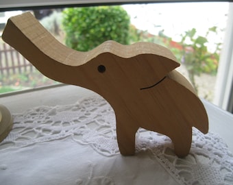 Elefant aus Holz, Spielzeugelefant, Elefant als Dekoration