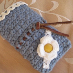 Case, bag in blue with flowers, crocheted image 3