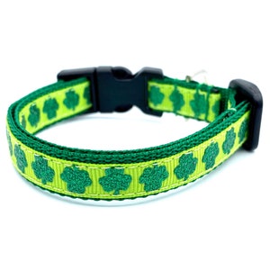 Glittery Shamrocks Breakaway Cat Collar
