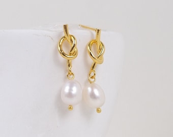 Boucles d'oreilles pendantes en perles nouées, boucles d'oreilles minimalistes en perles, cadeau parfait pour demoiselle d'honneur, boucles d'oreilles pendantes minimalistes celtiques, cadeau pour maman