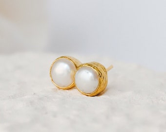 Natural Freshwater Pearl Earring, Stud Earrings, Classic Pearl Earrings, Timeless Designs ,Minimalist Jewelry, Bridesmaid Gift, Gift For Mom