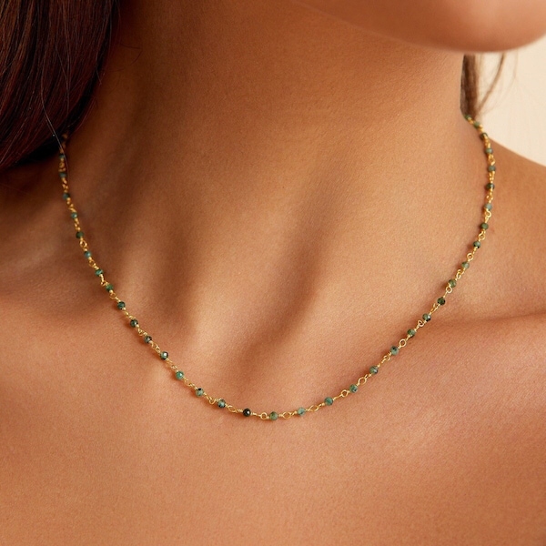 Groene rauwe smaragd kralen edelsteen choker goud, handgemaakte kralen ketting, geboortesteen ketting, delicate elegante gelaagde ketting, cadeau voor moeder