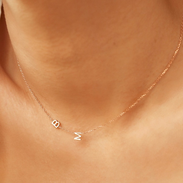 Collier initial, collier initial extra minuscule, collier initial latéral, collier de déclaration élégant, cadeau de la Saint-Valentin, cadeau pour elle