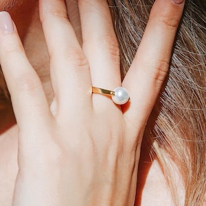 Silver Freshwater Pearl Ring, Statement Ring, Bridesmaid Ring, Promise Ring, Timeless Jewelry, Gift for Her