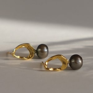 Natural Black Pearl Earrings, Dark Pearl Earrings, Elegant Earrings, Delicate Stud Earrings, Pearl Jewelry, Bridesmaid Gift, Gift for Mother image 1