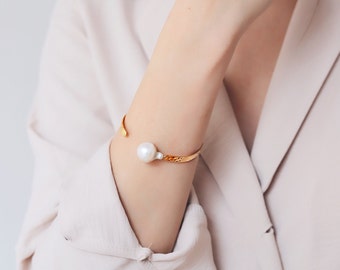 White Pearl Bracelet Delicate pearl bracelet-Pearl bracelet-Bridal jewelry-Bridal Pearl Bracelet-Cuff Bracelet-Open cuff Bracelet